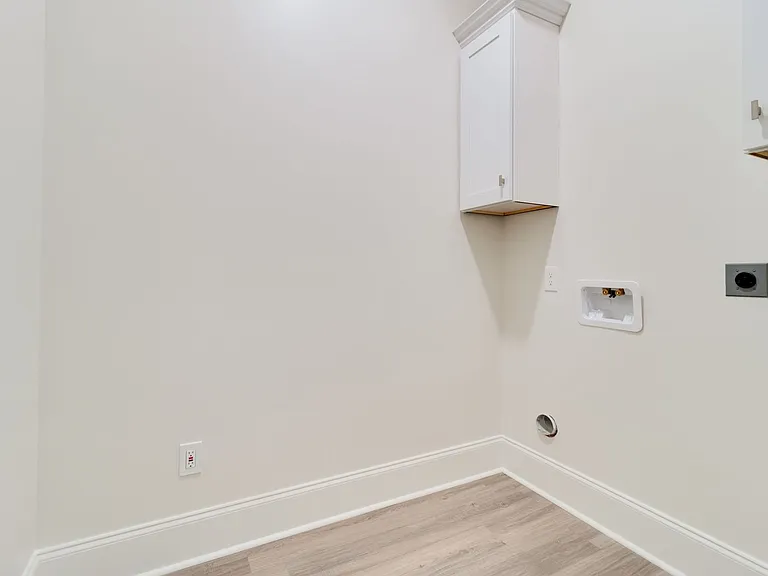 102 Perth Pl — Photo 36