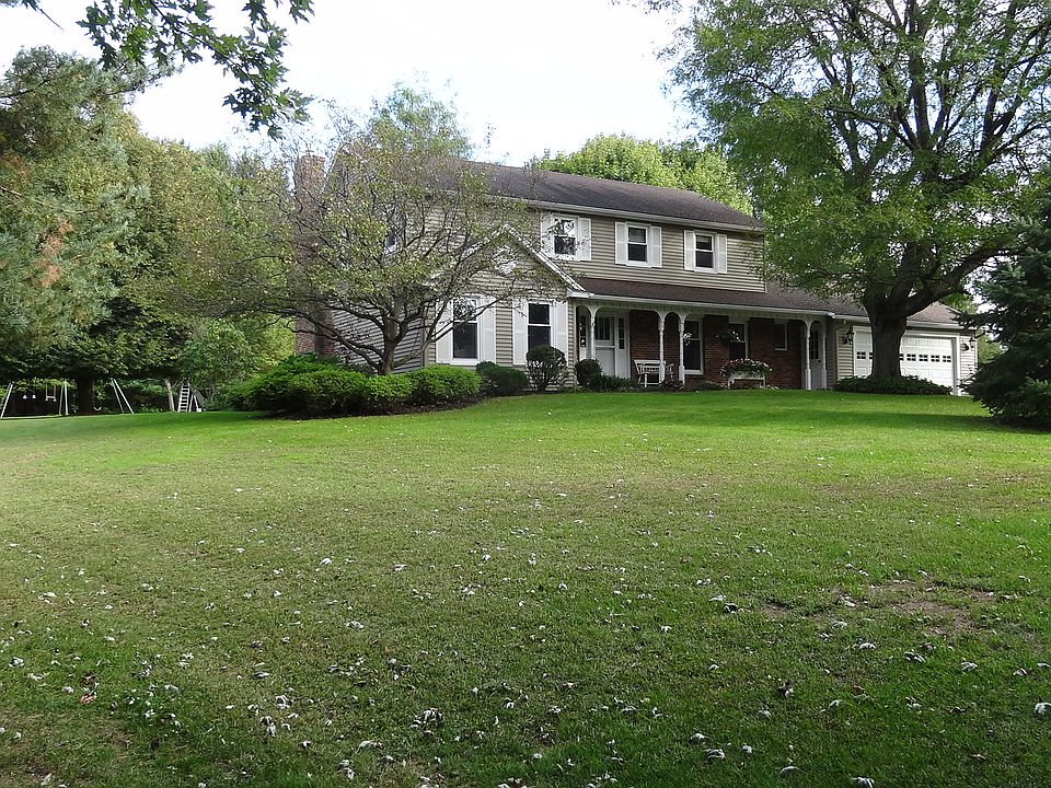 1st image of 15 Maplegrove Dr