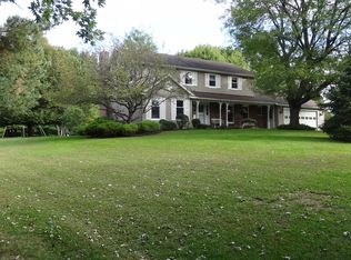 15 Maplegrove Dr, Churchville, NY 14428