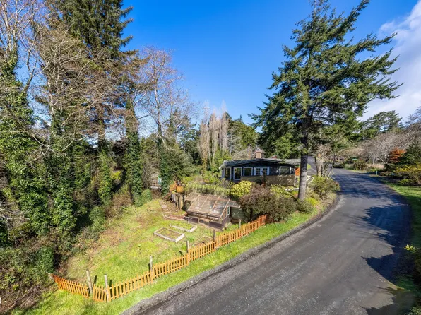 8304 NW Seal Rock St, Seal Rock, OR 97376