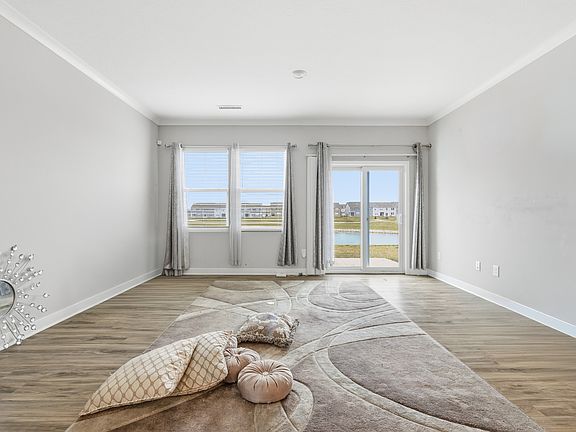 5th image of 9681 Crossfield Rd