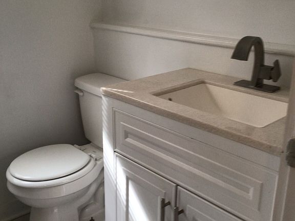 2nd image of 3854 Poplar St Floor 2
