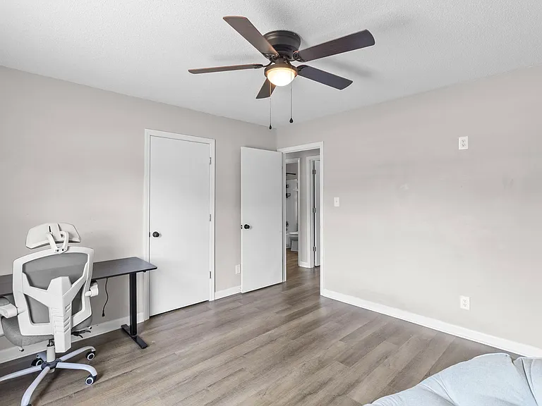 672 Walker St — Photo 20
