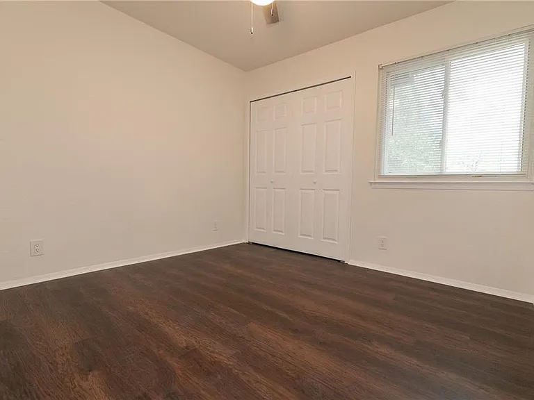 10604 Lanshire Dr #B — Photo 12