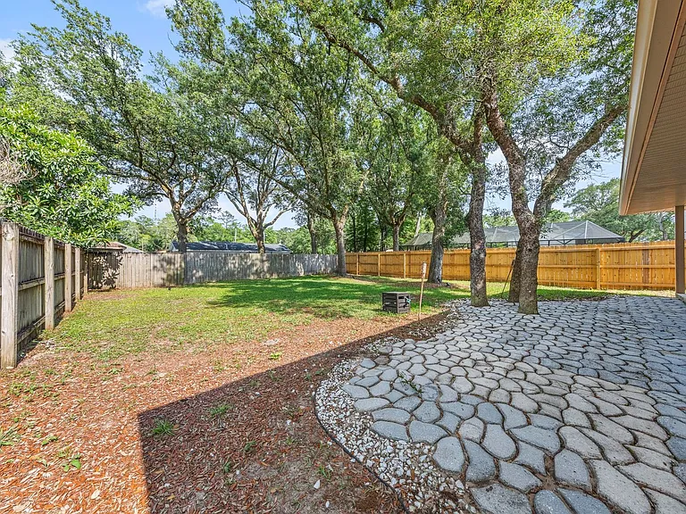 302 Palm Blvd N — Photo 36