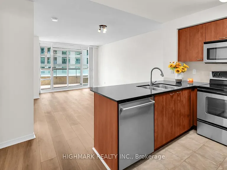 509 Beecroft Rd #517 — Photo 3