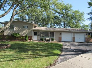 598 Saratoga Dr, Chicago Heights, IL 60411