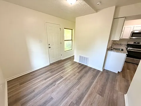 220 N Cherry St #3 — Photo 5