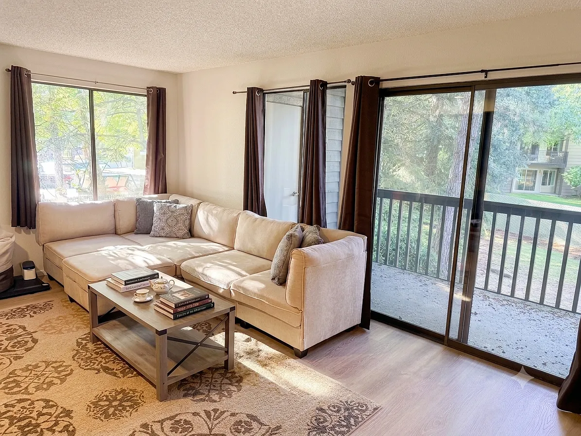 126th Court NE, Kirkland — Photo 2
