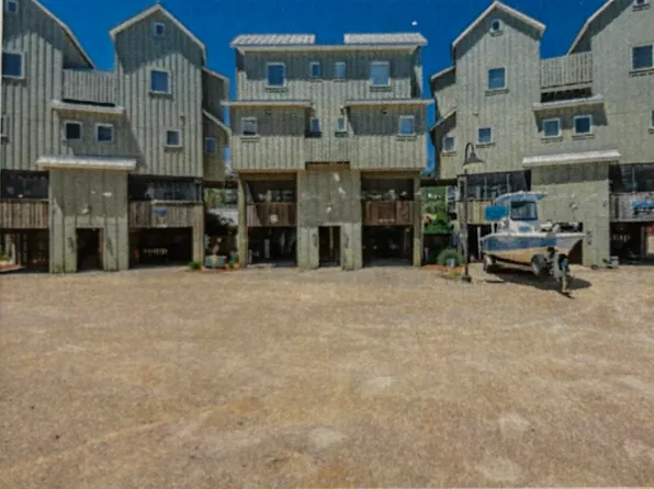 369 Pirates Landing Dr, Carrabelle, FL 32322