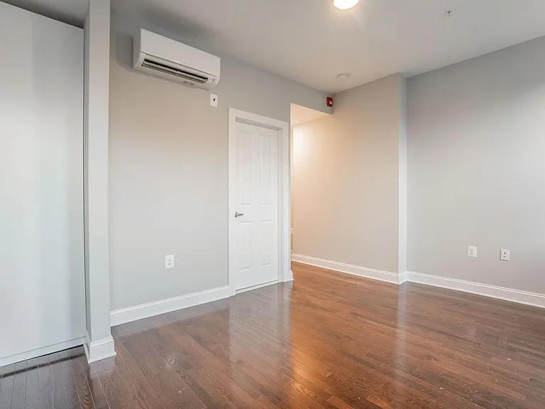 310 E Lanvale St — Photo 6