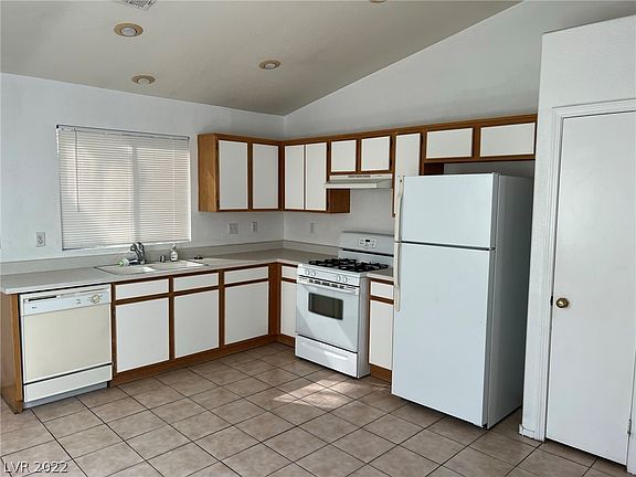 5th image of 9643 Sky Hollow Dr