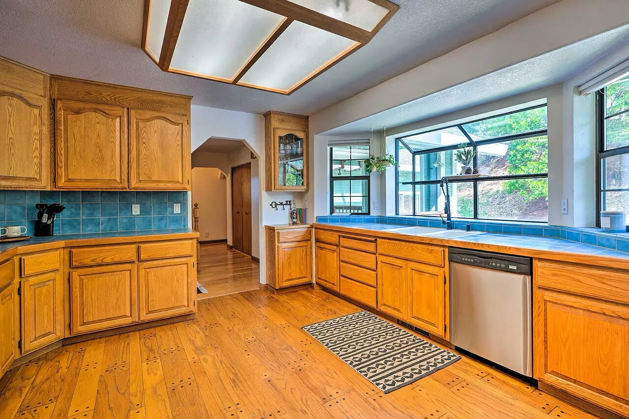 3 bed, 2.5 bath, 2195 sqft, $3,500 — Photo 4