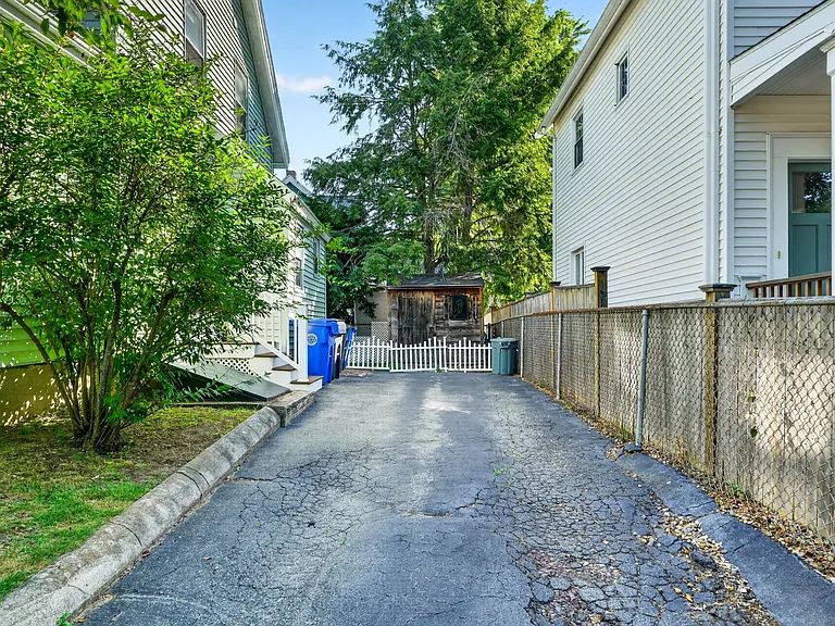 53 Henderson St — Photo 36