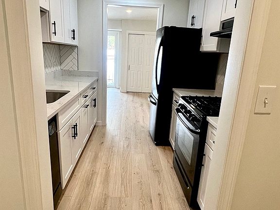 2nd image of 5 Blackstone Dr APT 9