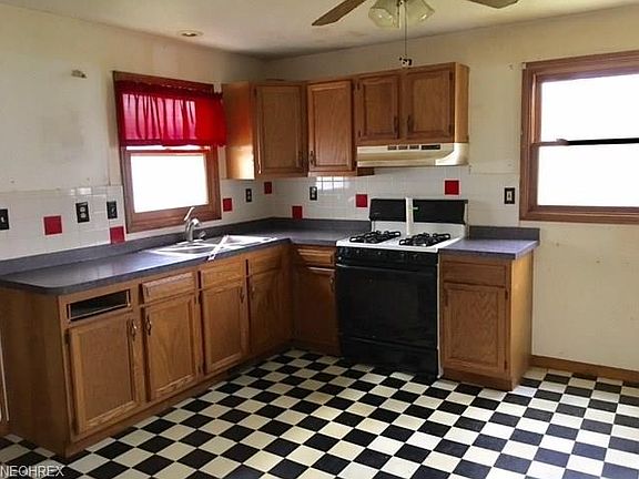 3rd image of 1035 Elm Ave