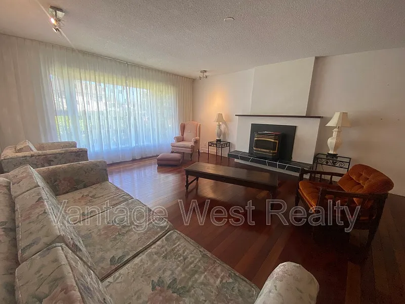 4 bed, 1.0 bath, 1045 sqft, $2,800 — Photo 4
