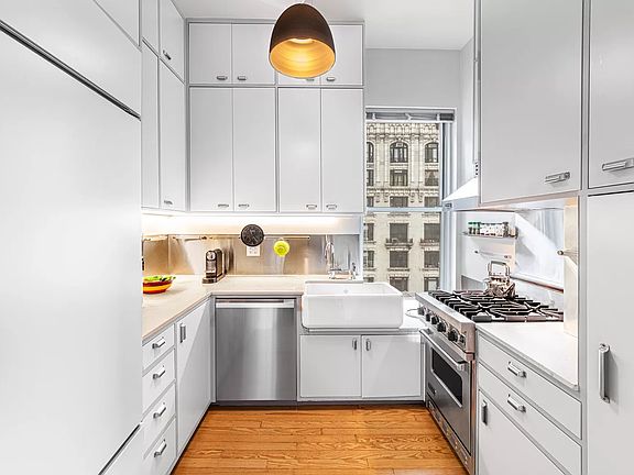 5th image of 180 W 58th St #9D
