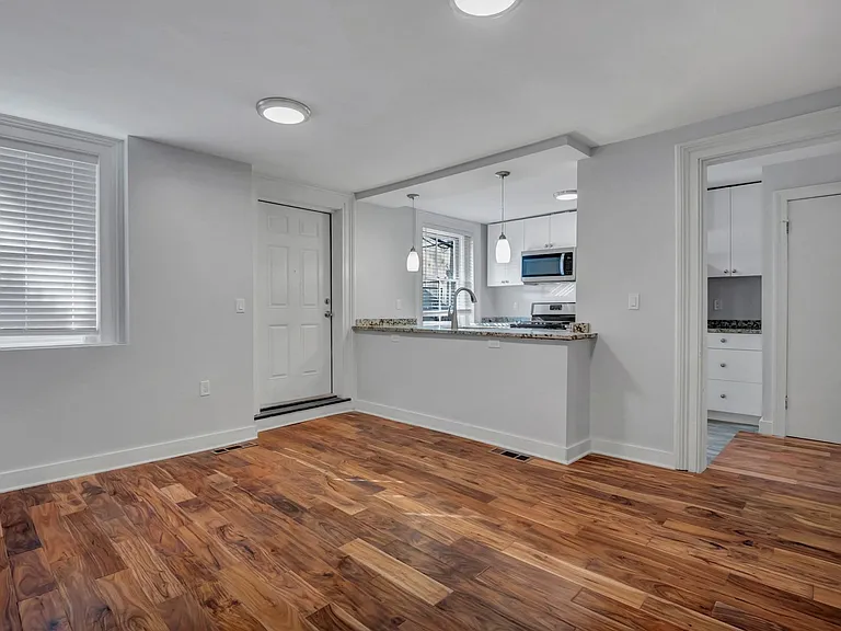 44 Trumbull St — Photo 1