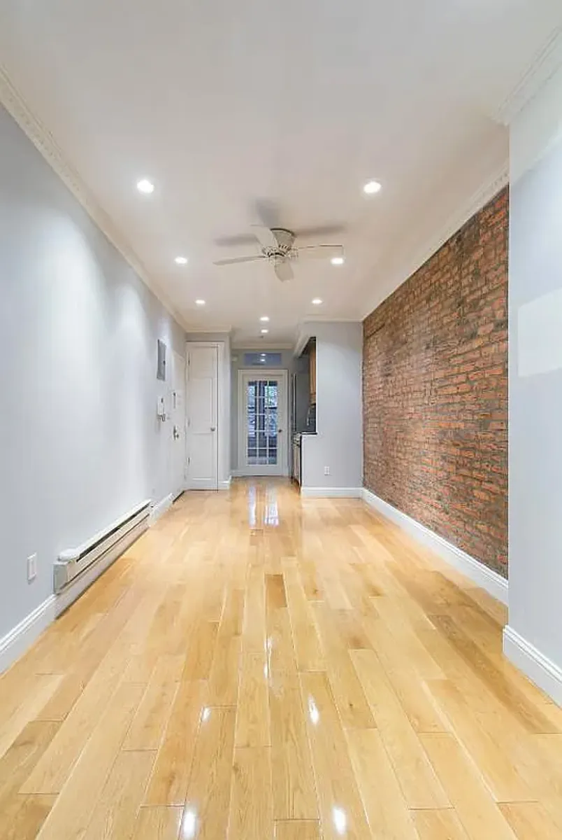 Building Photo - 529 E 6th St #2B