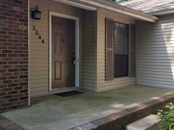 2nd image of 2044 Woodside Ct