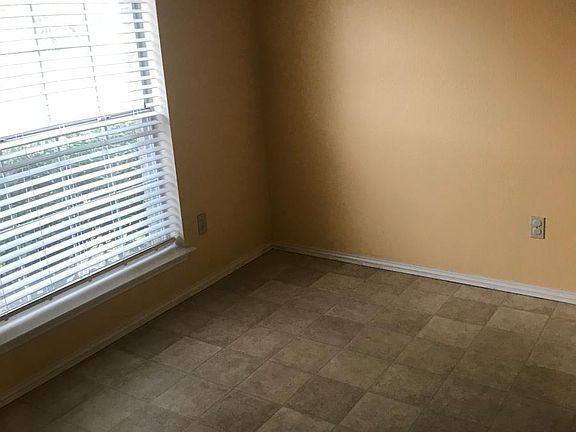 5th image of 2517 Park Valley Dr