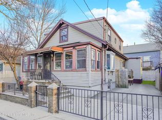 41 Center Pl, Staten Island, NY 10306