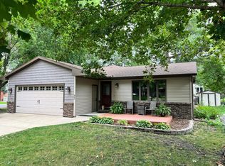 605 Lakewood Dr SW, Hutchinson, MN 55350