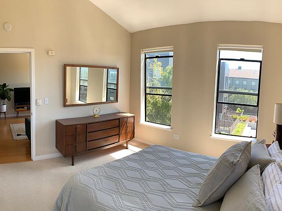 3rd image of 660 King St Unit 410