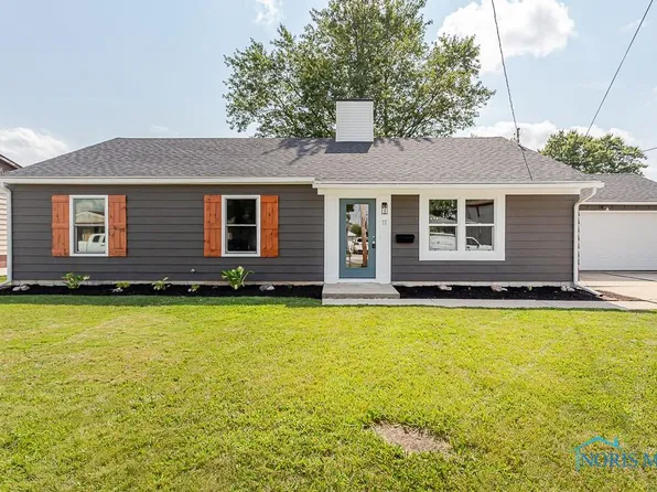 11 Vineyard Dr, Rossford, OH 43460