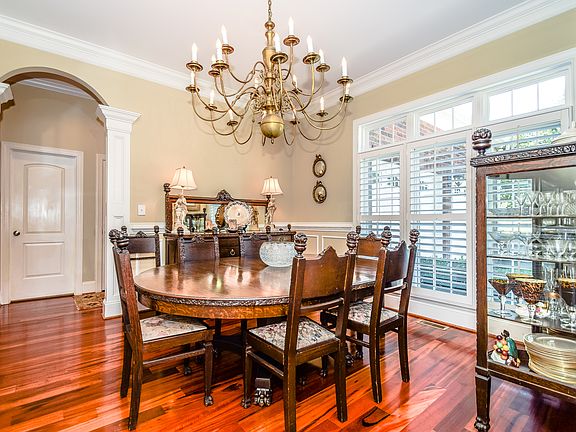 5th image of 135 Henry Ln