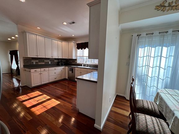 5th image of 10200 Colechester St