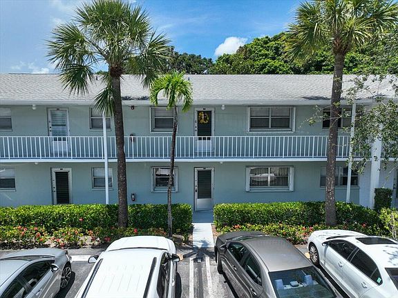 4th image of 2300 SW 22nd Avenue #111