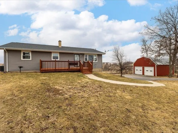 2892 Bennettville Rd, Zwingle, IA 52079