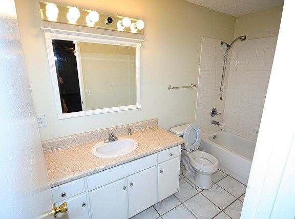 5th image of 1115 Continental Dr