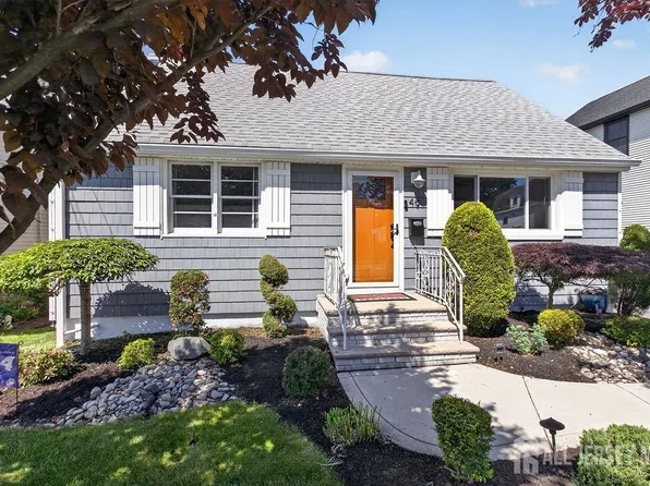 49 S 2nd St, Fords, NJ 08863