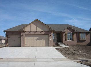 503 Stone Lake Dr, Augusta, KS 67010