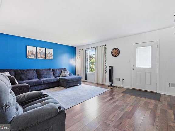 3rd image of 7 Louise Ct