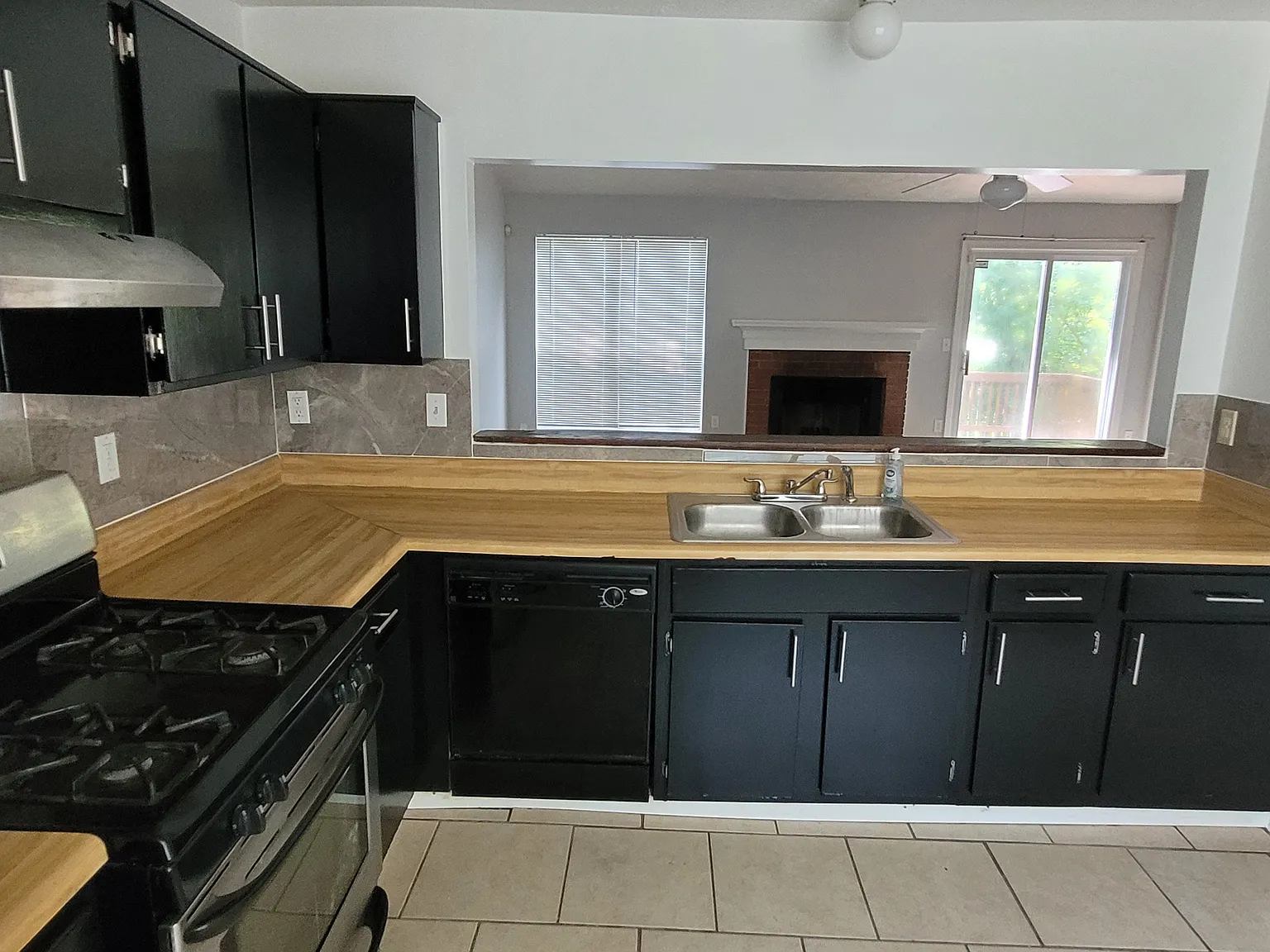 3 bed, 1200 sqft, $1,700 — Photo 4
