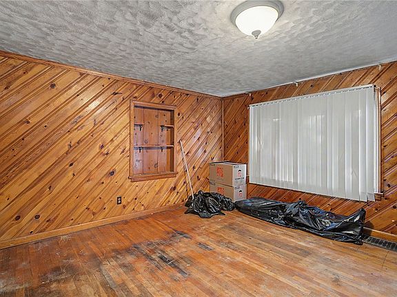 5th image of 1823 Hanes Rd