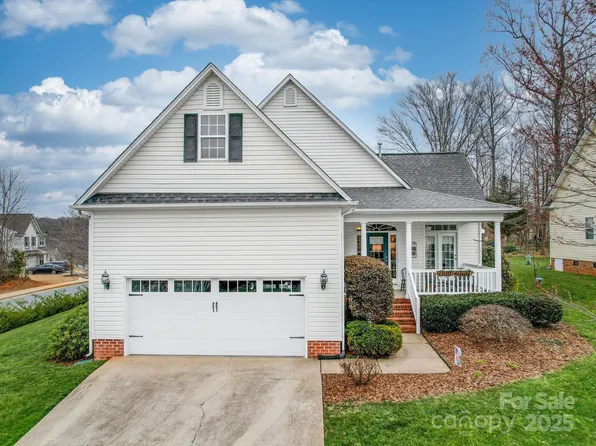 4032 River Falls Dr, Lowell, NC 28098