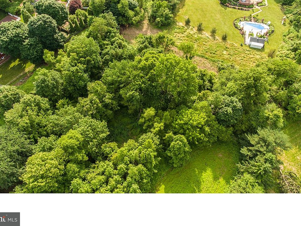 2nd image of 821 Cox Rd