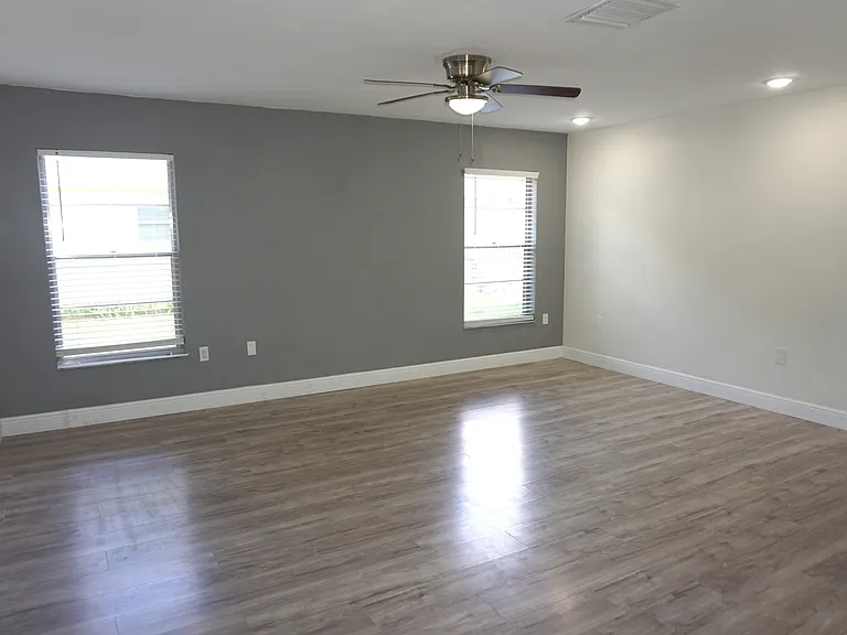 8511 Shady Glen Dr — Photo 5