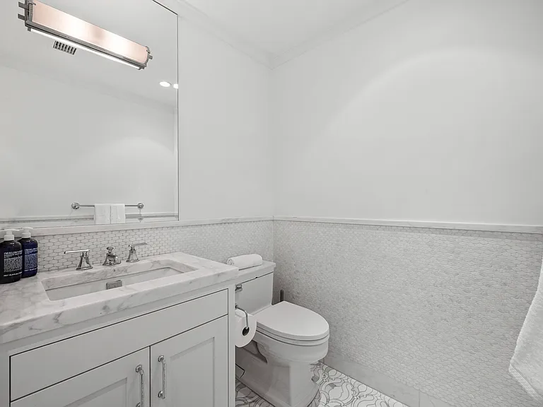 61 5th Ave #2 — Photo 13