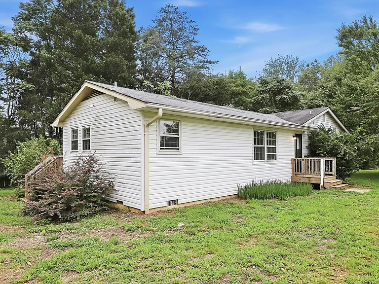 8611 Belews Creek Rd — Photo 16