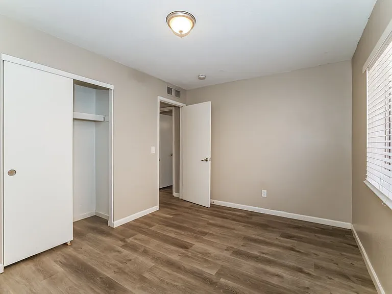 1417 E Irwin Ave — Photo 13