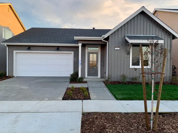 2509 W Claridge Way, Hanford, CA 93230