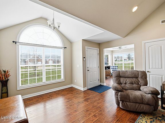 4th image of 182 W Woodlake Cir