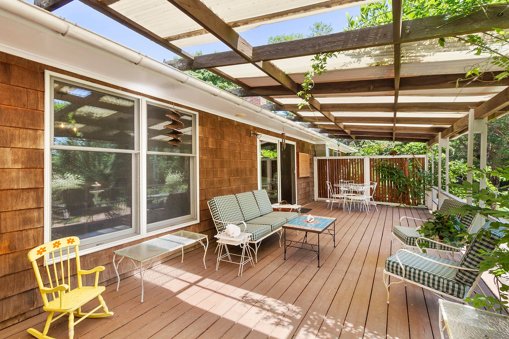  Expansive Deck