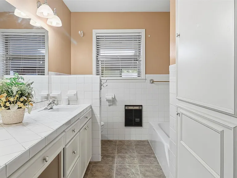 1335 Kathy Ave — Photo 31
